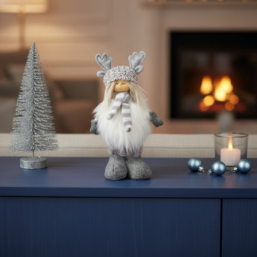 Figurină decorativă gri fetiță cu fular 21cm