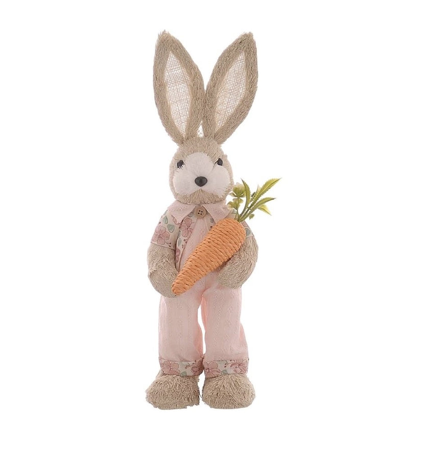 Iepuraș de Paște textil cu morcov și salopetă roz 40cm
