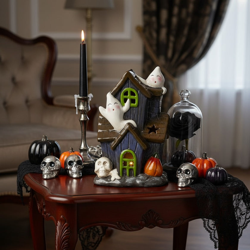 Decorațiune Halloween casă cu fantome, craniu și lumini LED 17cm