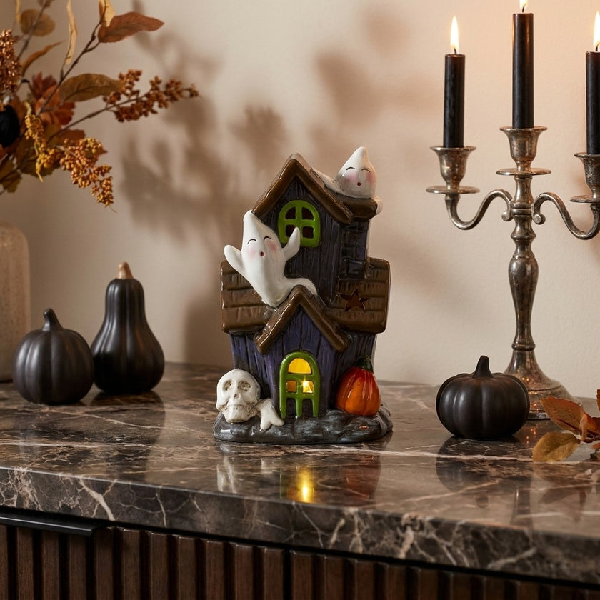 Decorațiune Halloween casă cu fantome, craniu și lumini LED 17cm