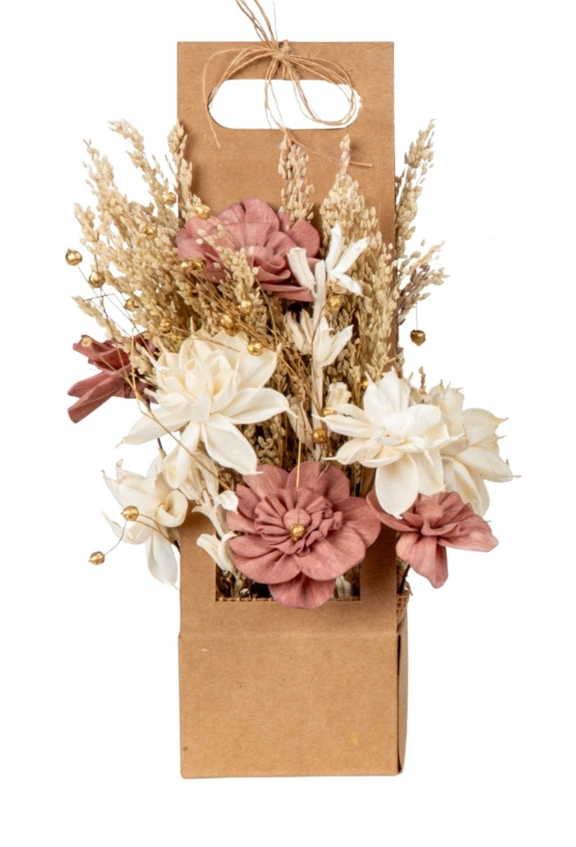 Aranjament decorativ cu flori uscate roz