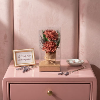 Aranjament decorativ cu flori uscate roșii