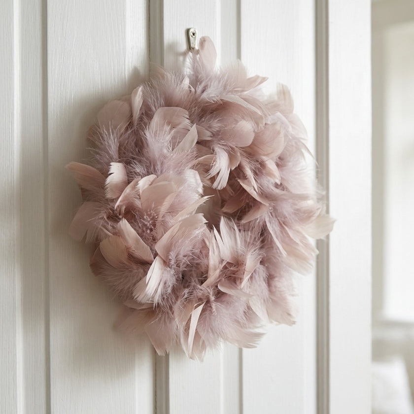 Coroniță decorativă cu pene roz 15cm