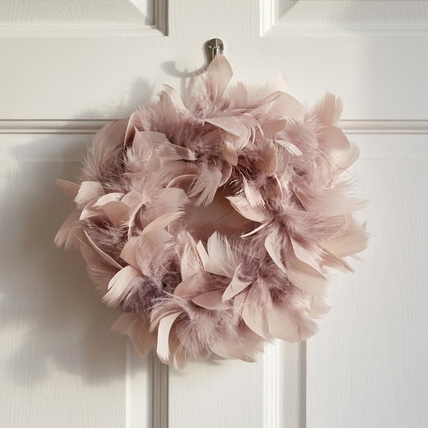 Coroniță decorativă cu pene roz 15cm