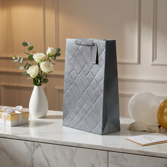 Pungă cadou design geometric gri 42cm