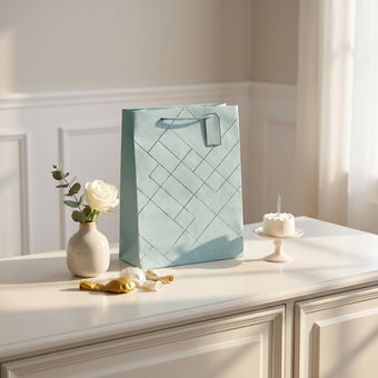 Pungă cadou design geometric verde 42cm