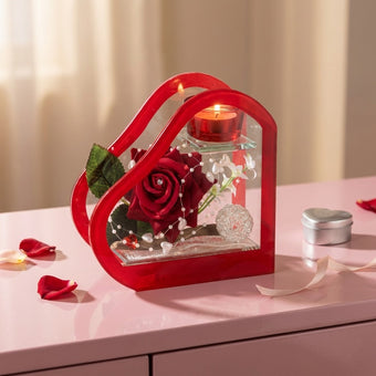 Aranjament floral inimă din sticlă cu trandafir roșu și lumânare