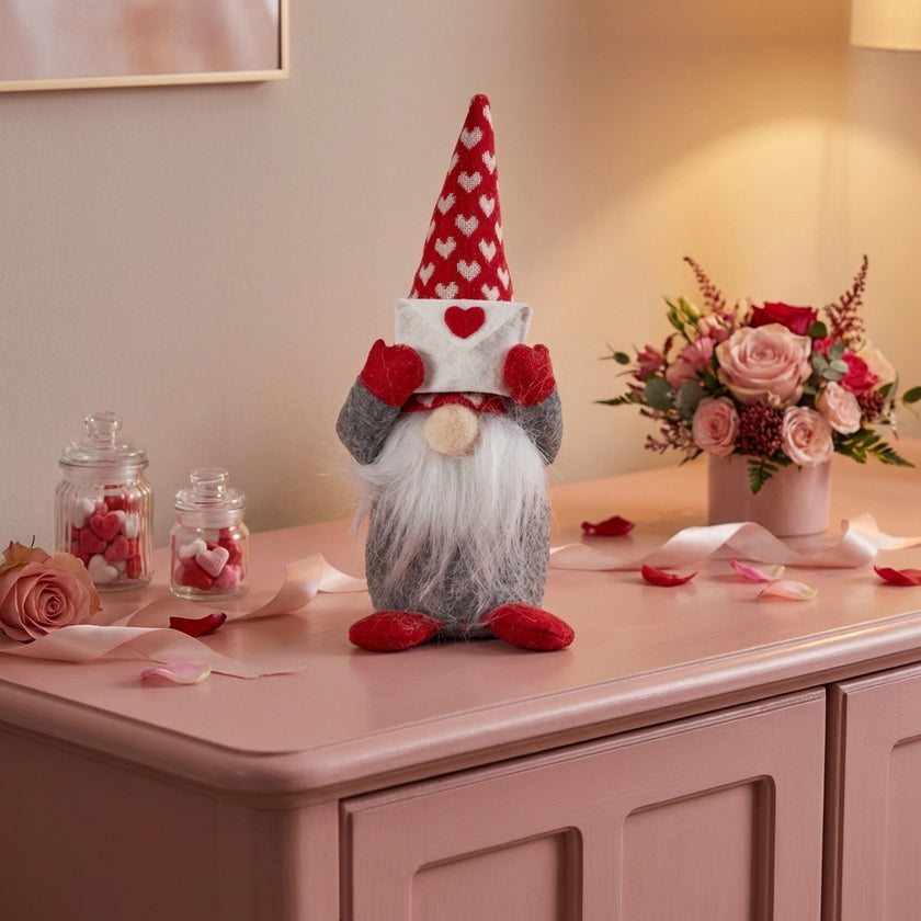 Figurină gnom gri Valentine’s Day