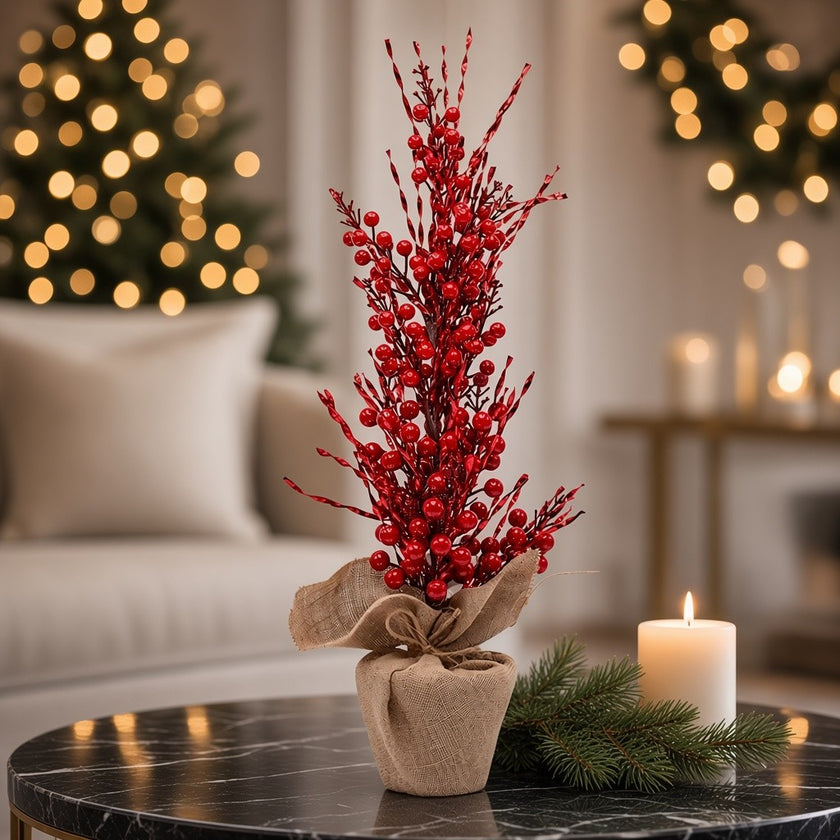 Pom decorativ de Crăciun în ghiveci, cu bobițe roșii, 63cm