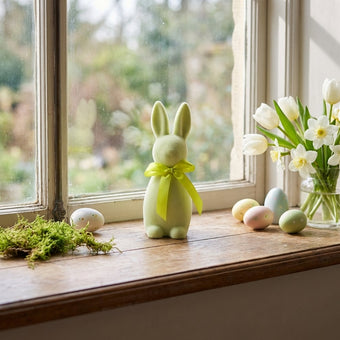 Iepuraș de Paște galben catifelat 15cm