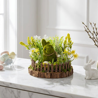 Aranjament de Paște cu iepuraș și ouă decorative