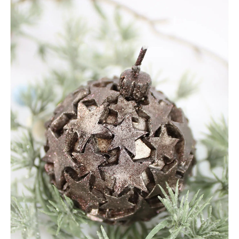 O lumânare glob, maro cu stele de Crăciun 