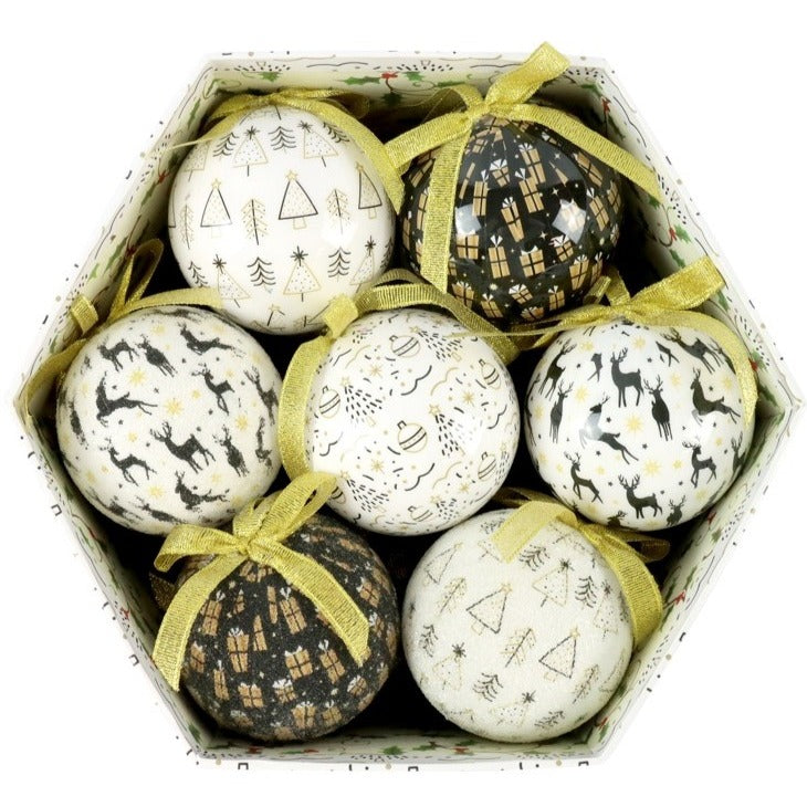 Set globuri de Crăciun in culori de alb, negru și auriu așezate într-o cutie de prezentare