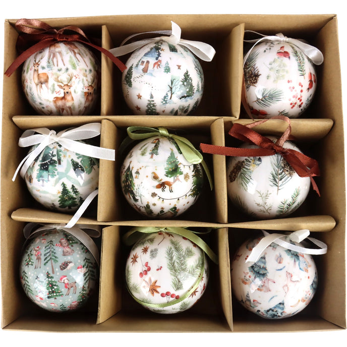 Set globuri de Crăciun cu imprimeuri de iarnă așezate în cutie